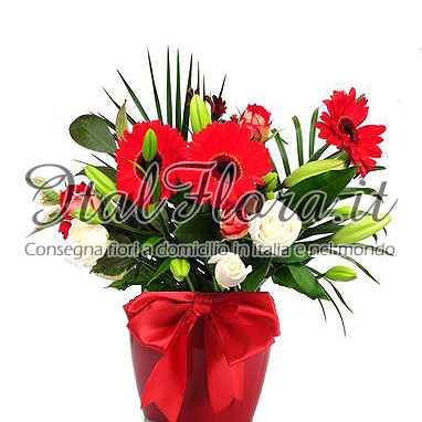 Bouquet di fiori bianchi e rossi in vaso