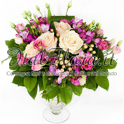 Bouquet di rose crema e alstroemeria rosa