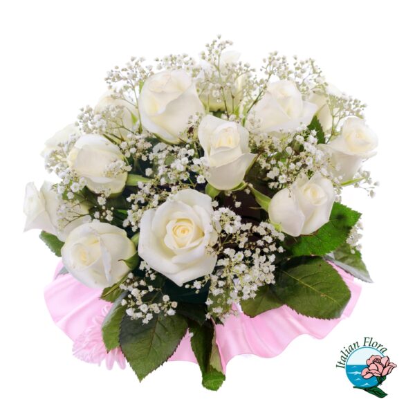 Bouquet di rose bianche e gypsophila