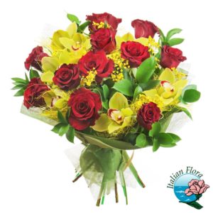 Mazzo di rose rosse con mimosa