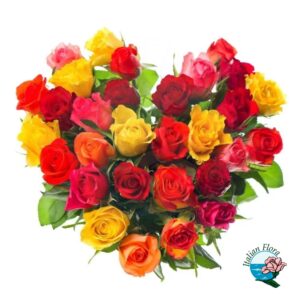 Composizione a forma di cuore con rose colorate
