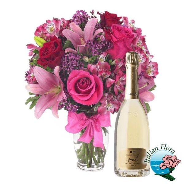 Bouquet rosa con bottiglia di vino bianco