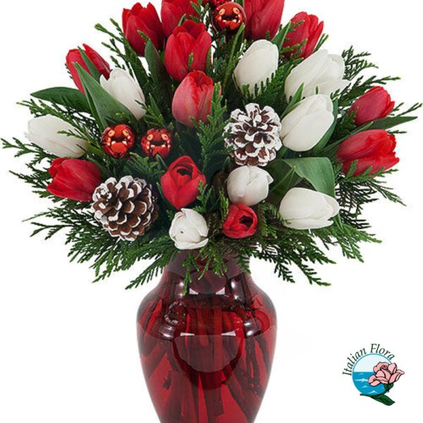 Bouquet di tulipani rossi con bacche natalizie - immagine 2