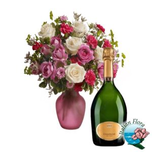 Bouquet di fiori rosa e bianchi con bottiglia di vino o champagne