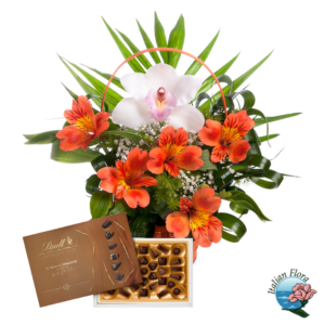 Cesto di fiori bianchi e arancio con scatola di cioccolatini