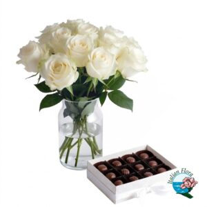Mazzo di rose bianche in vaso con scatola di cioccolatini