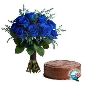 Mazzo di rose blu con torta al cioccolato